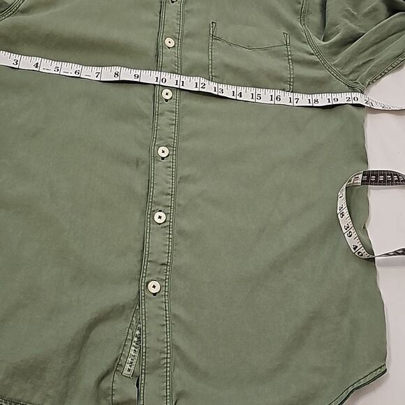Tommy Bahama size small olive green button down in good condition! - Picture 5 of 9